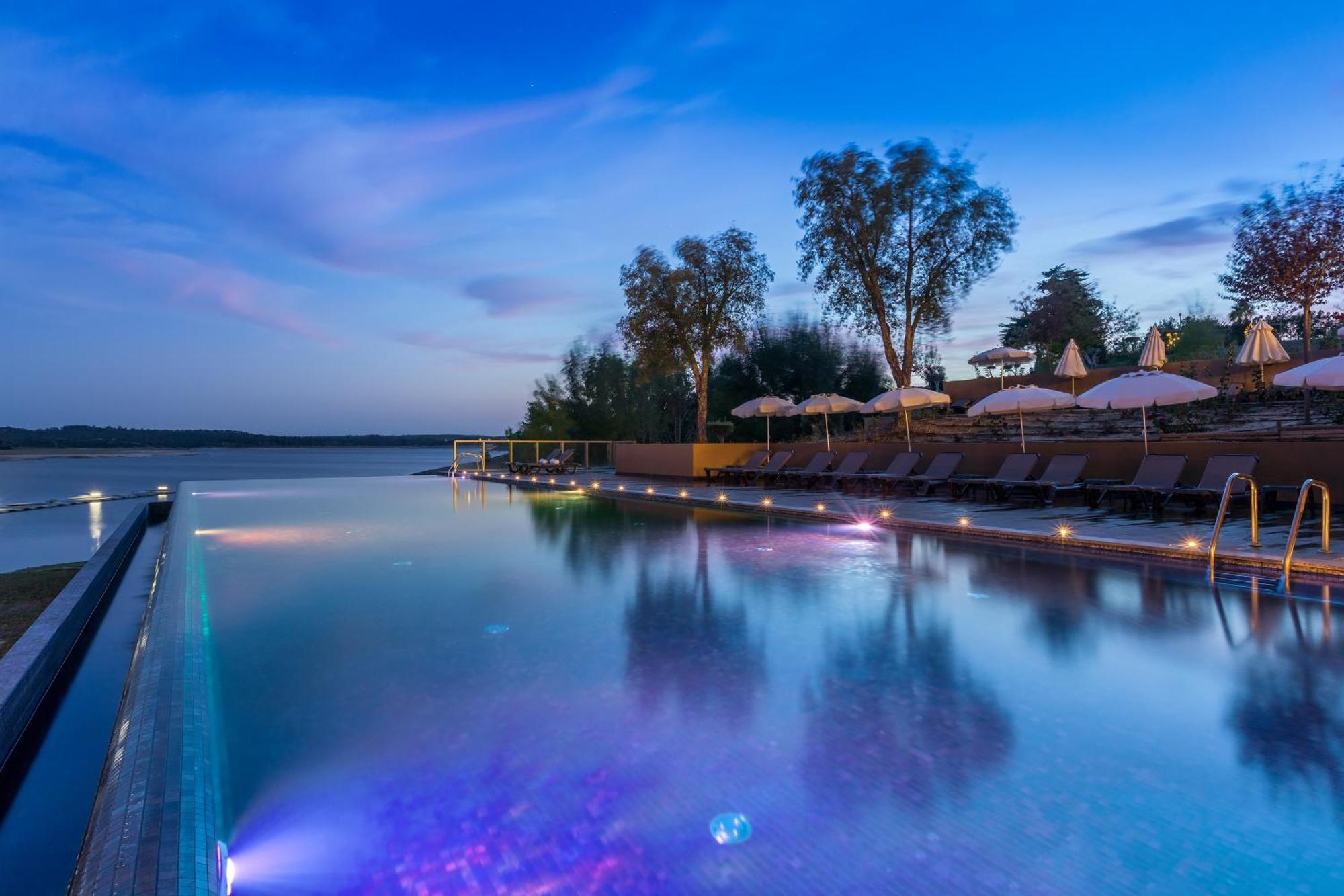 Ap Lago Montargil - Conference & Spa Dış mekan fotoğraf The pool at the hotel