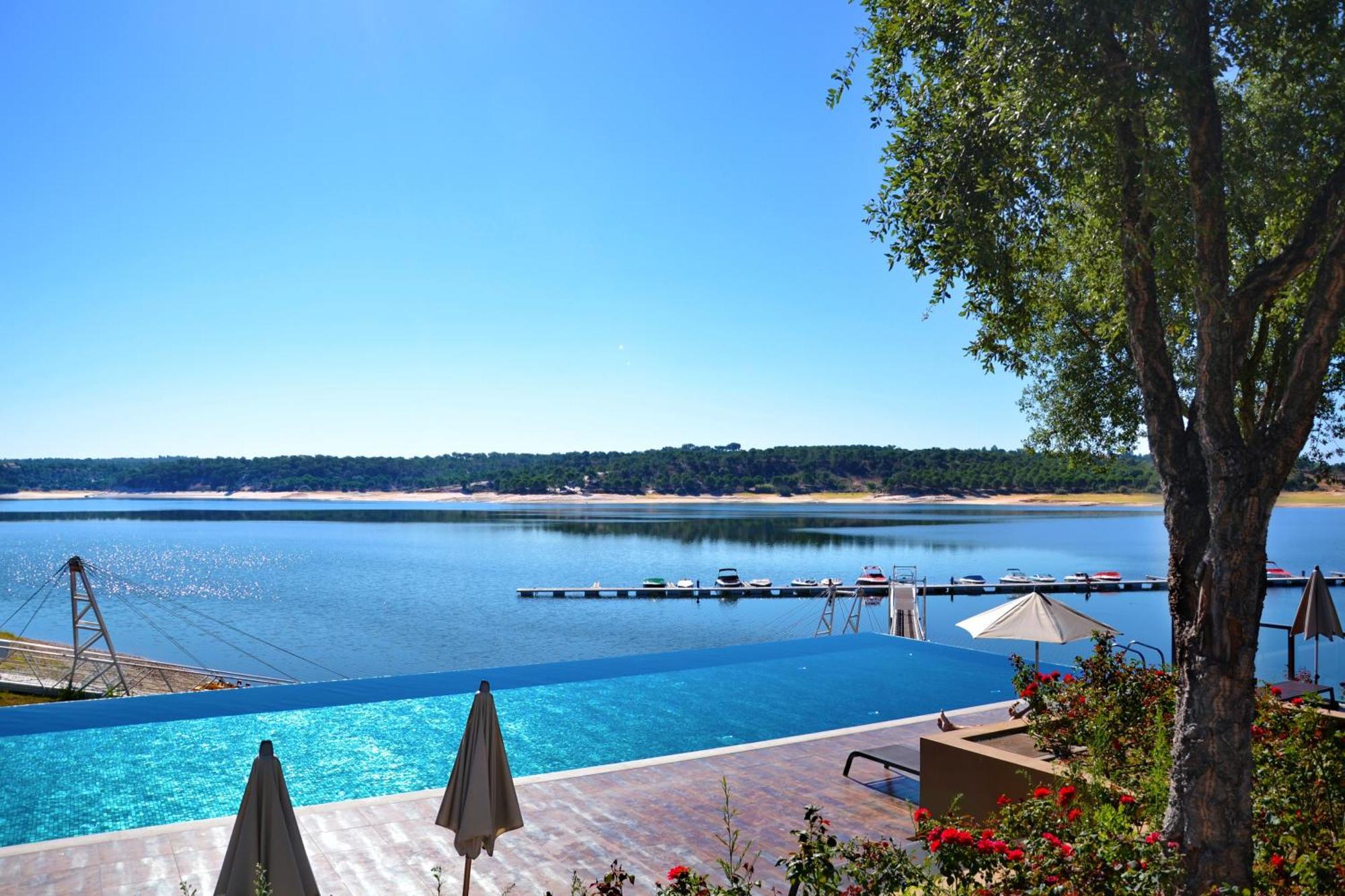 Ap Lago Montargil - Conference & Spa Dış mekan fotoğraf View of the lake